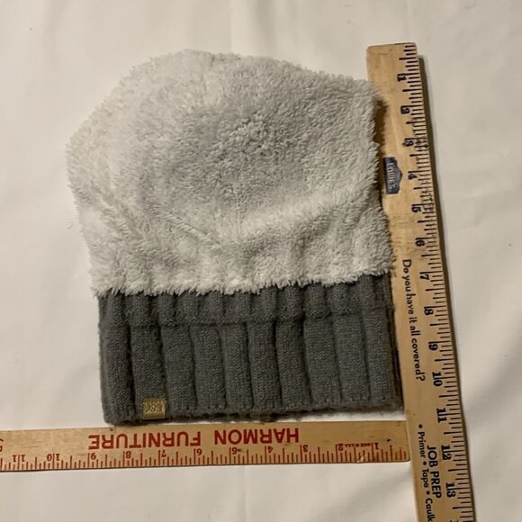David and Young beanie with faux fur lining - Picture 7 of 8